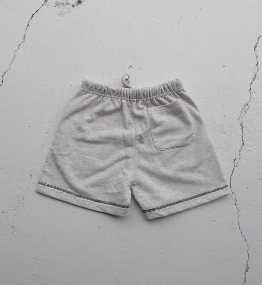 Contrast stitch short in Grey Lo