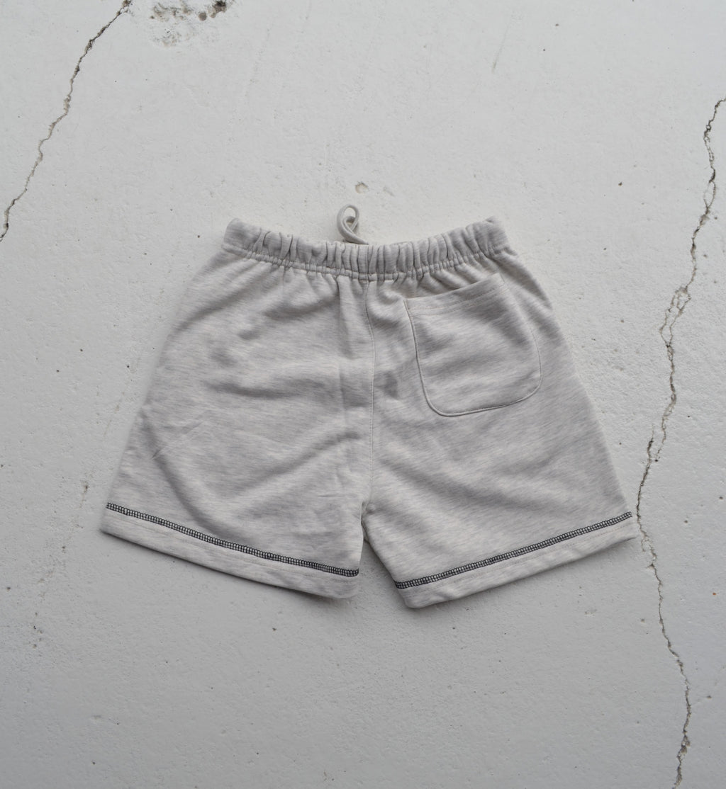 Contrast stitch short in Grey