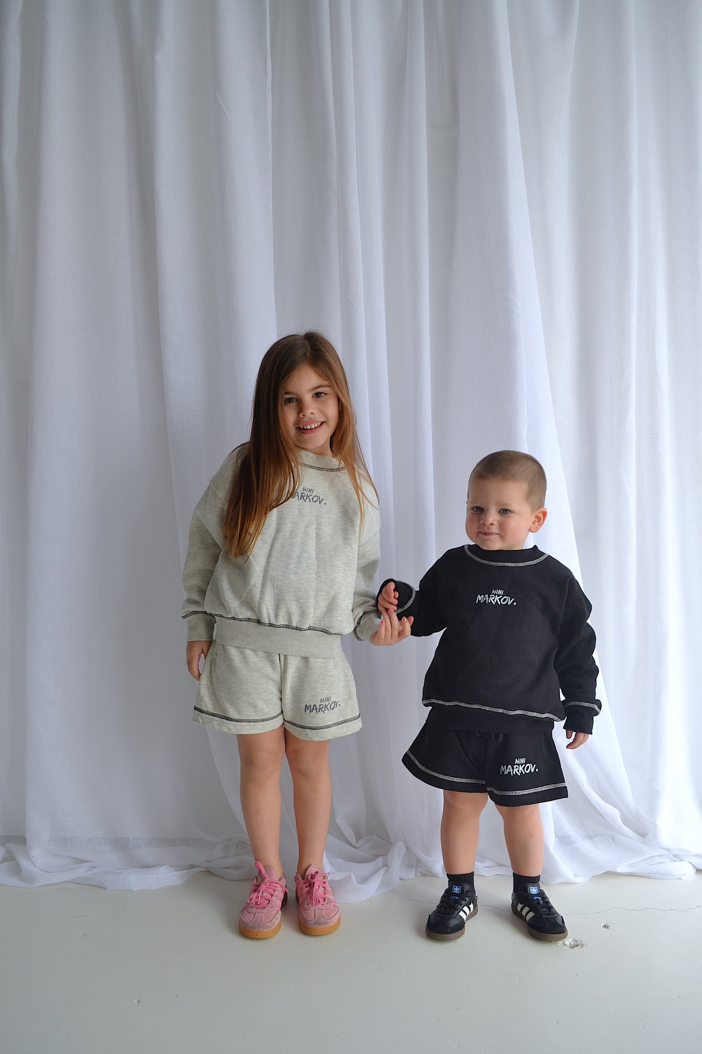 Contrast stitch short in Grey Lo