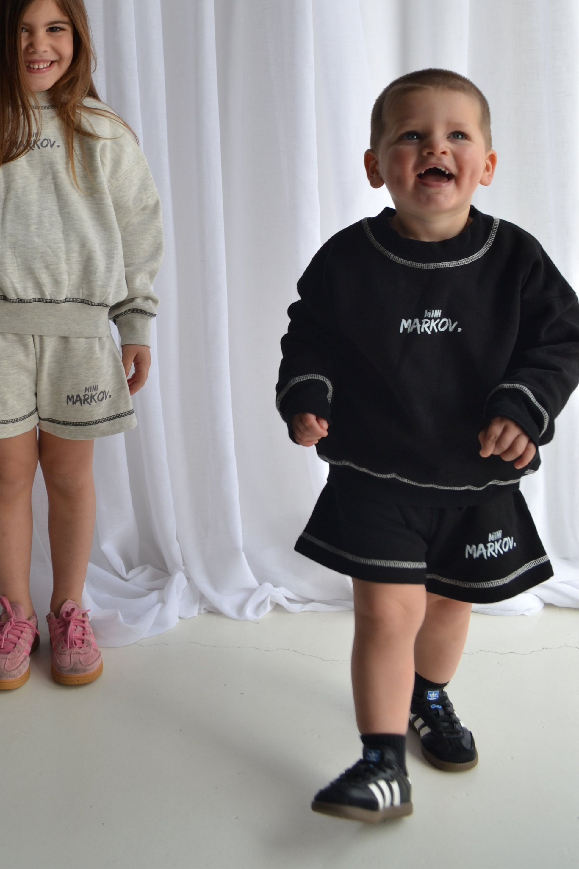 Contrast stitch short in Black